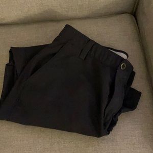 Men’s black Under Armour golf pants